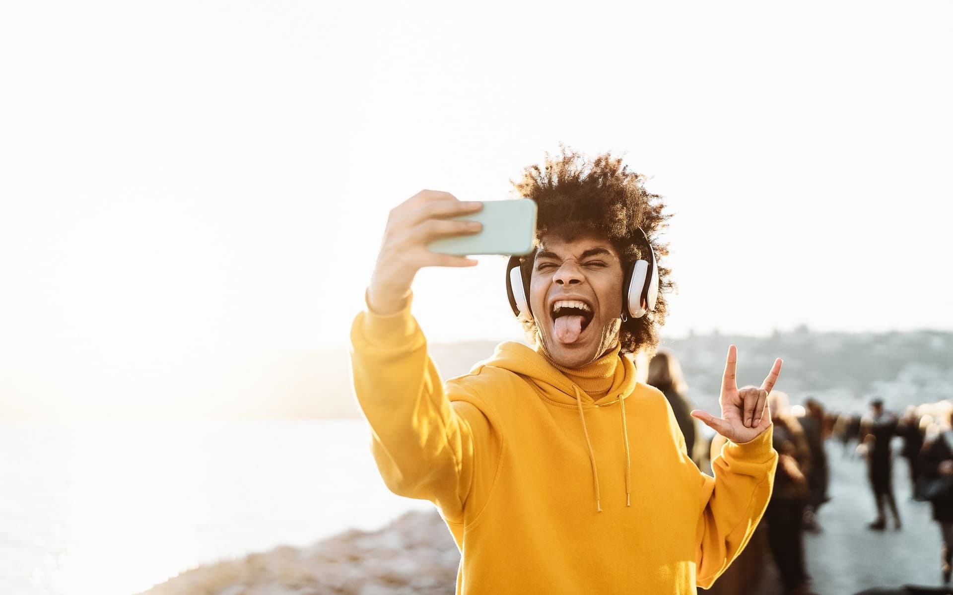 millenials selfie