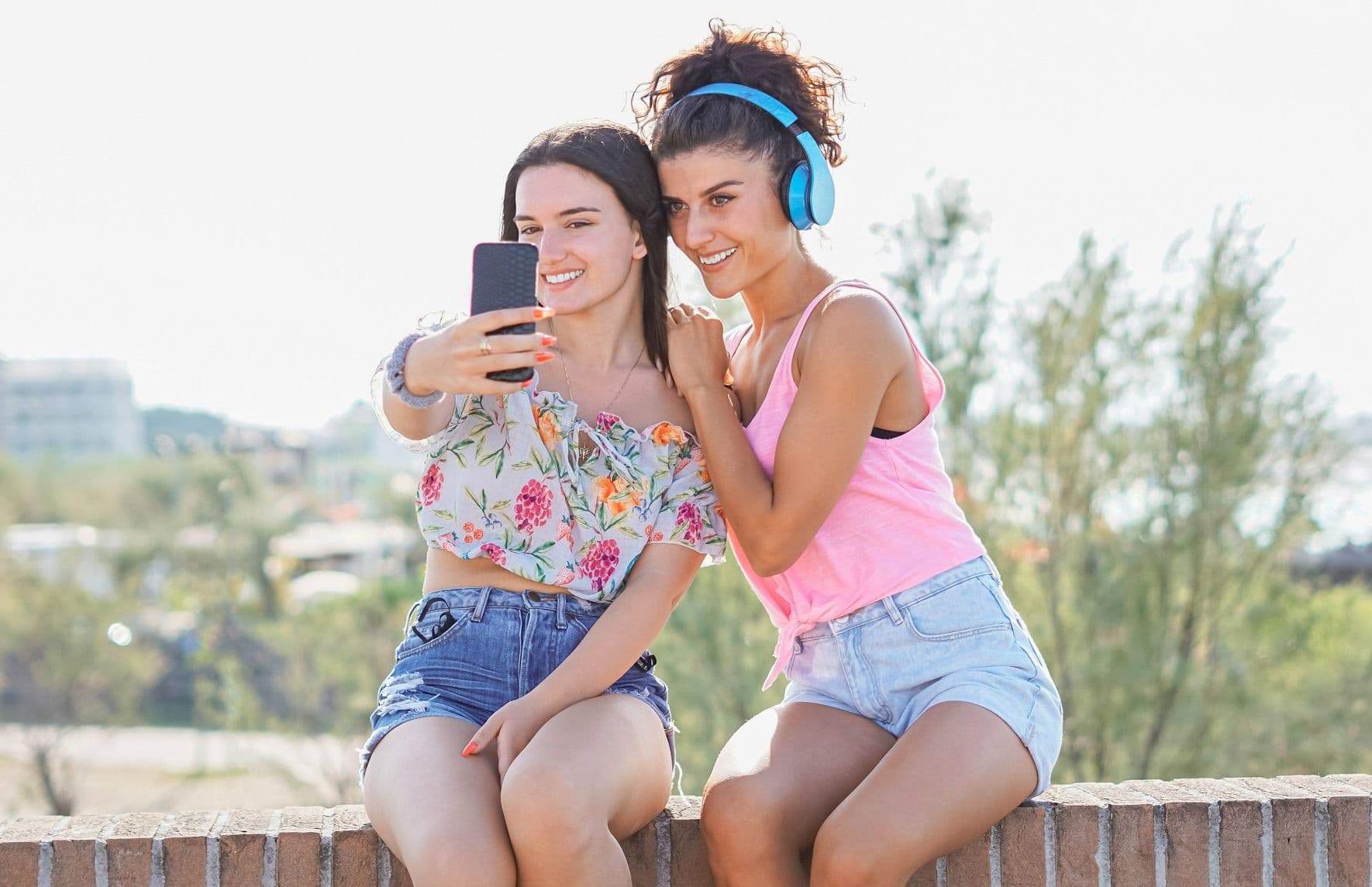 millenials selfie